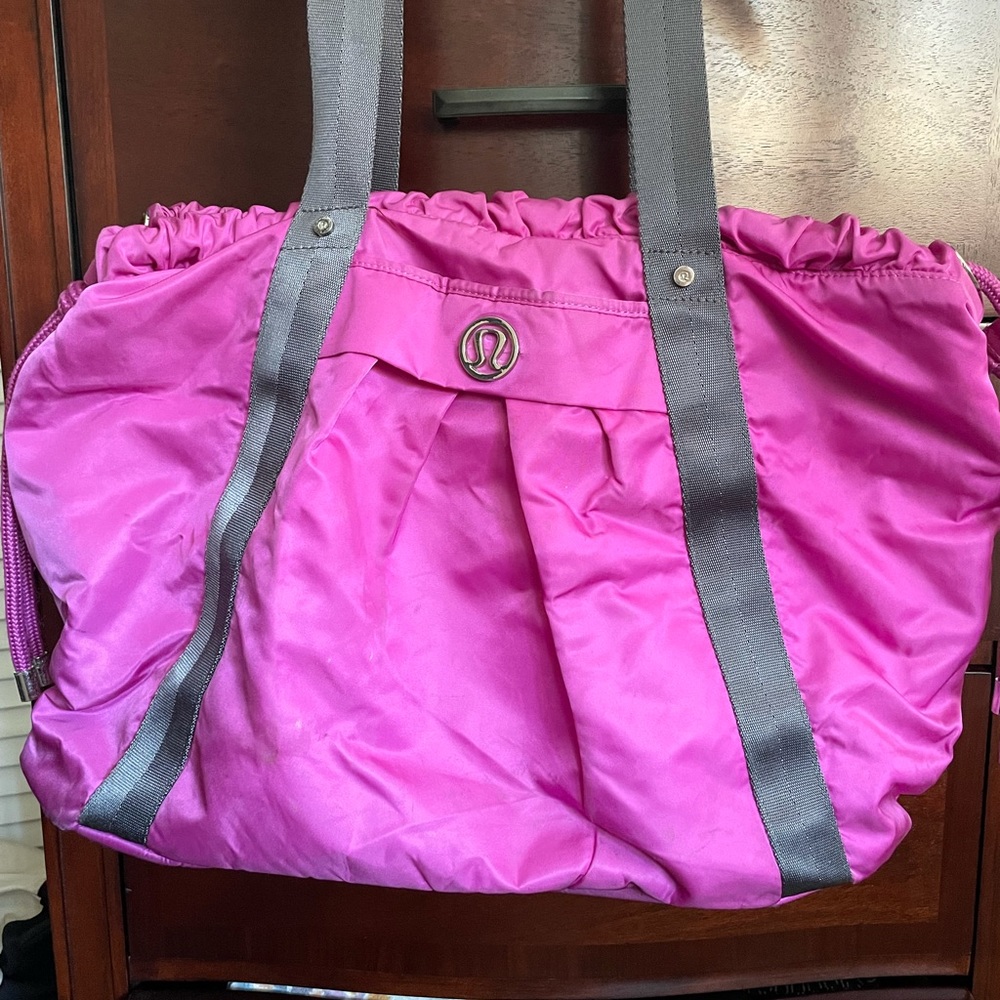 Lululemon yoga and gym bag